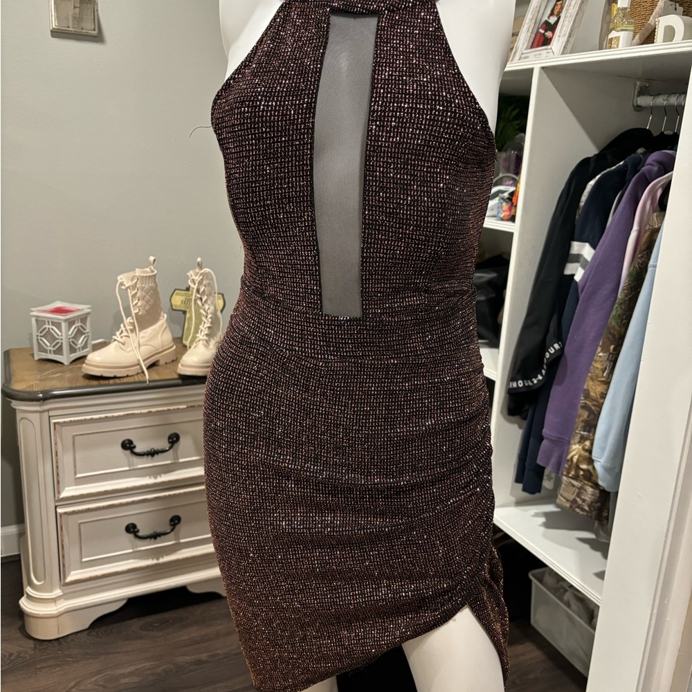Sleeveless low cut lined with lace
